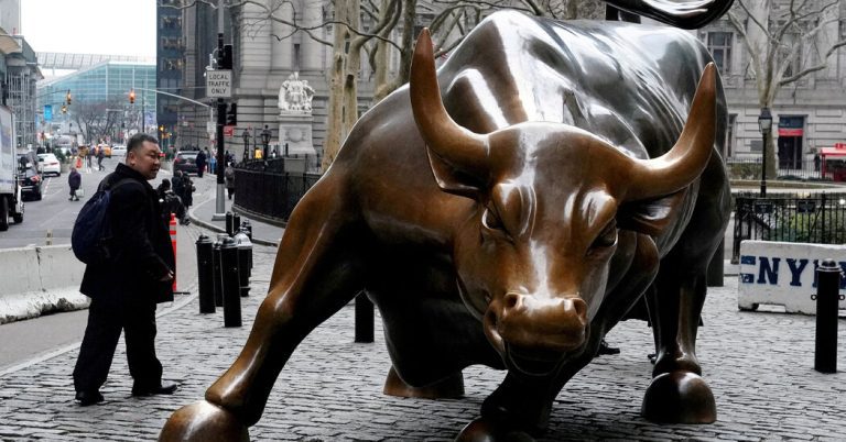 Investors pour money into Wall St.  as stocks hit new highs