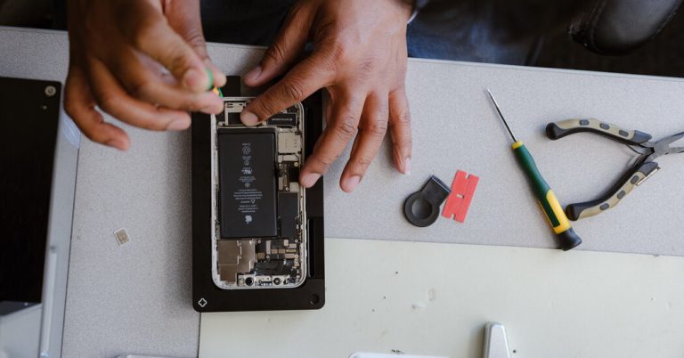 Apple is lifting some restrictions on iPhone repairs