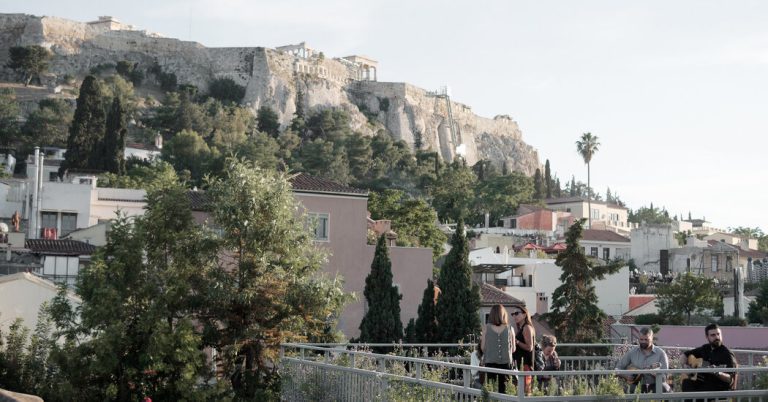 How to throw a Greek summer party