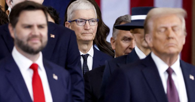 Apple plans to invest $ 500 billion in US as Trump Trucks Loom