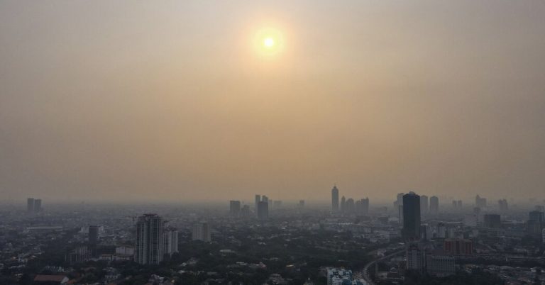 US embassies stop watching air quality abroad